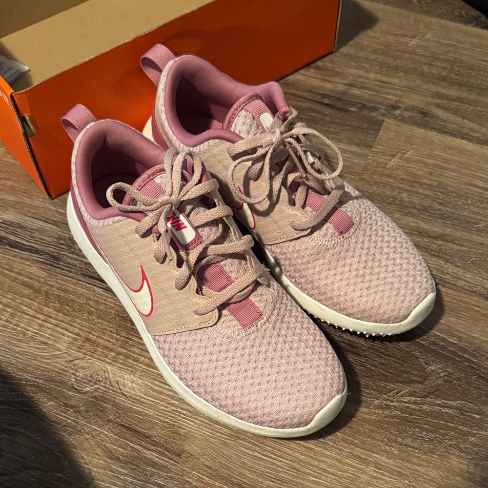 Nike Women's Pink and White golf shoes